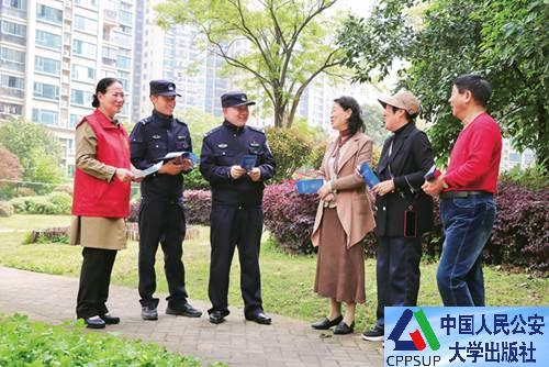 按住Ctrl键+鼠标滚轮缩放