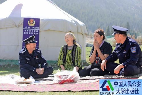 按住Ctrl键+鼠标滚轮缩放